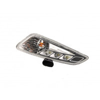 Přední pravý LED blinkr pro Piaggio Vespa Primavera 50/125/150cc 642651